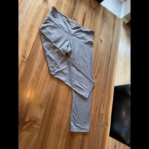 Lululemon Cropped Grey Legging.  Size 8.